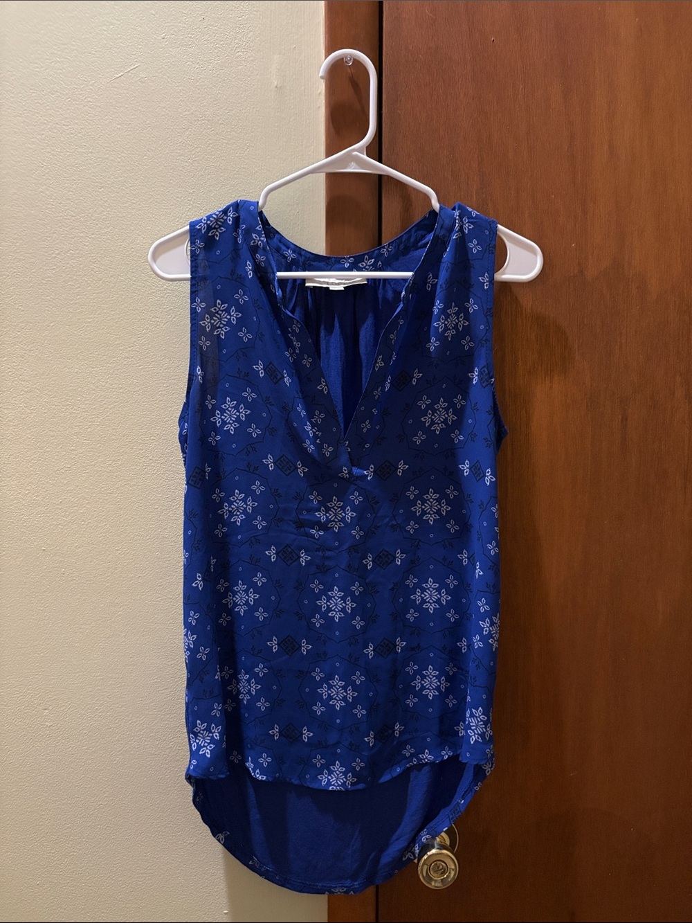 LOFT Sleeveless Blue Printed V-Neck Women's Top